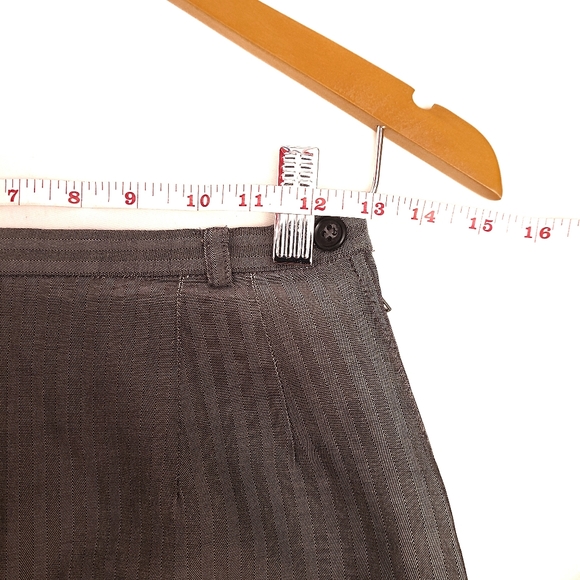 Vintage High Waisted Gray Shorts - Picture 4 of 4